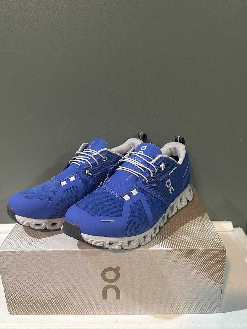 On Cloud 5 Waterproof Mens 9 Running Shoes Training Gym Sneakers Cobalt/Glacier